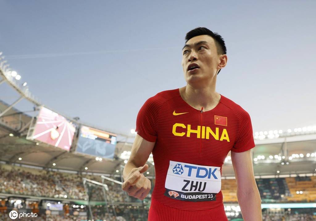 特辑中指出，永恒族之前一直未干预人类的争斗，甚至灭霸来了都保持沉默，因为他们听令不能干预，除非异常族的出现
